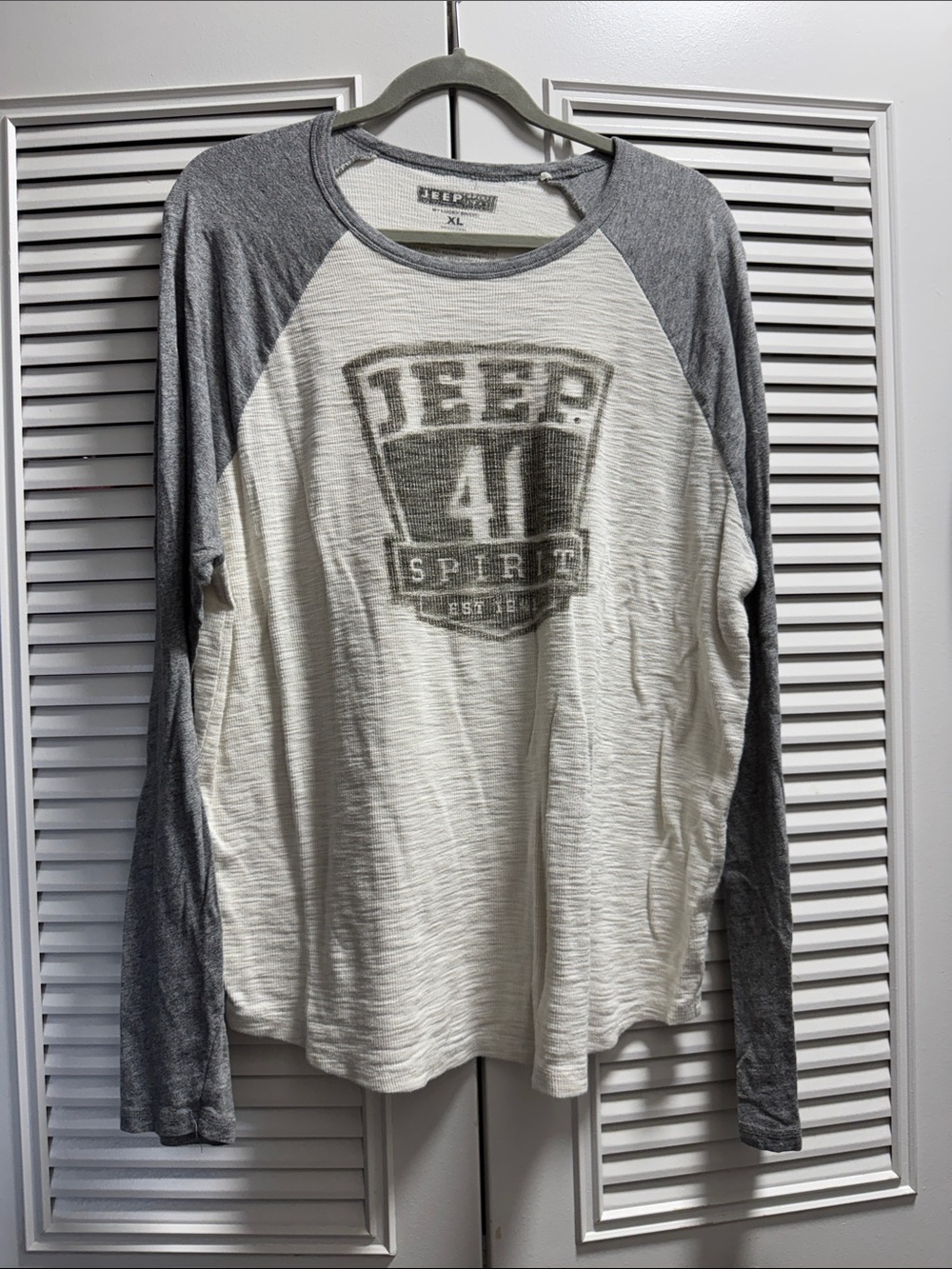 Jeep Long Sleeve Raglan Tee - White and Gray Sleeves